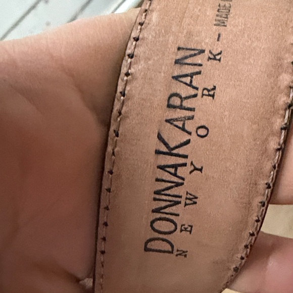 Donna Karan VTG Black Leather and Golden accents chains - Italy- Size Petite S - Picture 6 of 9